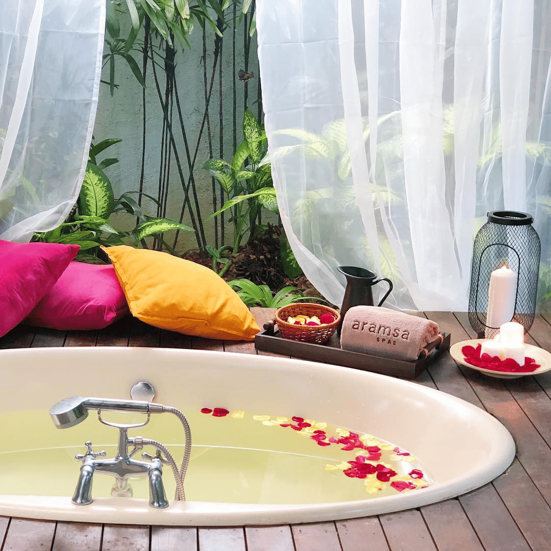 30-minute Rose Garden Bath