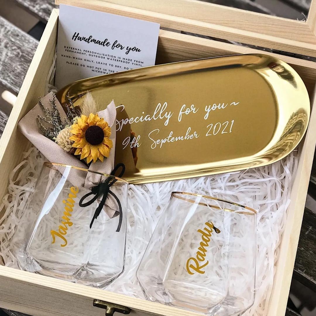 Couple Hexagon Glass with Gold Tray Box