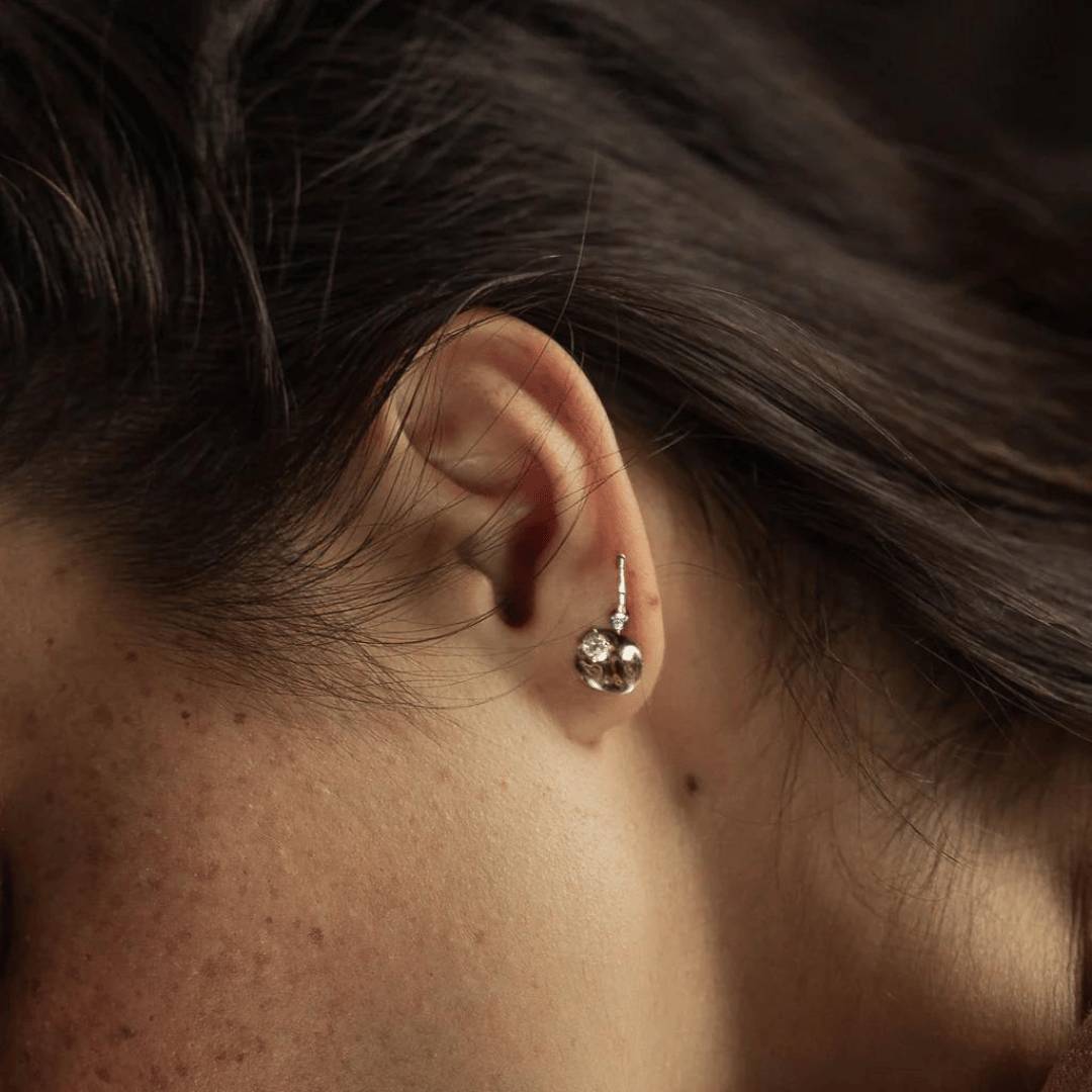 Single Diamond Flat "Salouen" Ear Studs