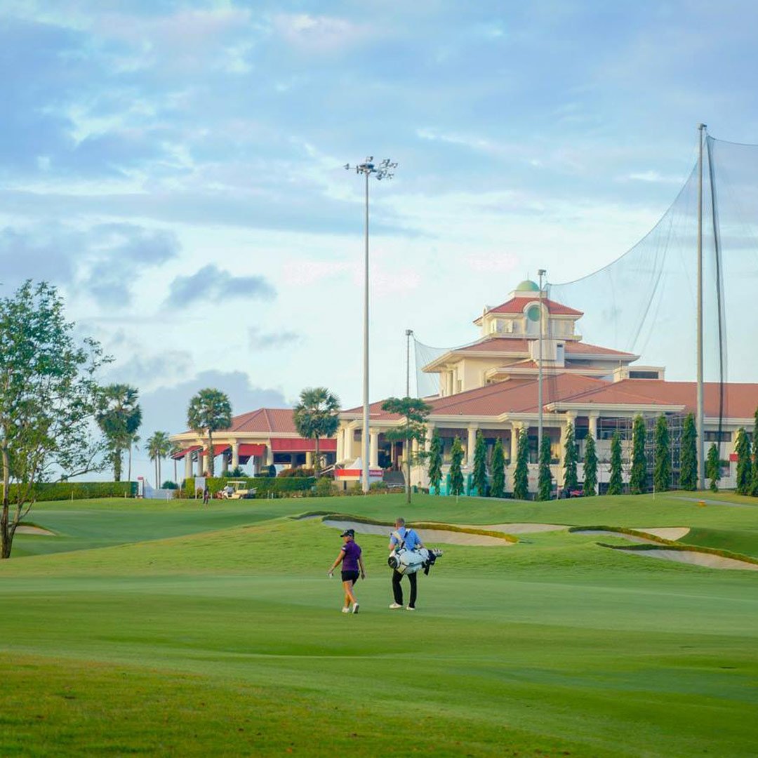 Weekend 18-Hole Golf Round for 2