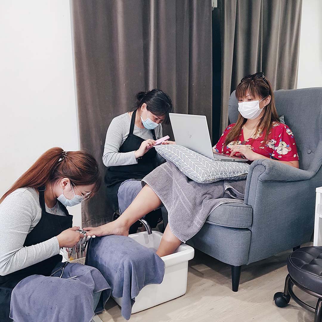 Classic Spa Gel Pedicure